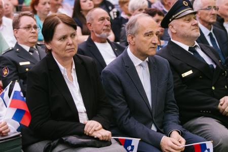 Župan Matej Slapar ob dnevu državnosti »Ko narod stoji odločno, z vero v svoje vrednote in pravice, postane nepremagljiv.«  (77)